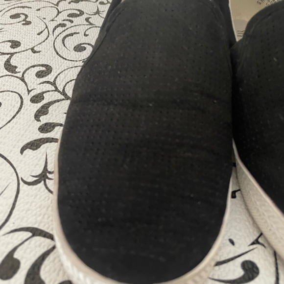 Ladies black slip on shoes. Size 5 - Picture 3 of 5